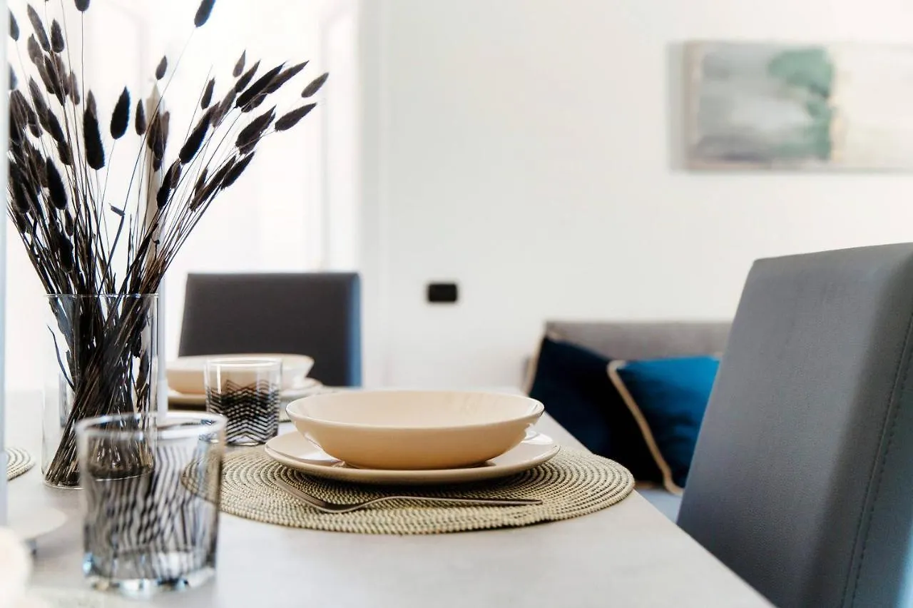 Shades Of Lake - Blue Apartment Como