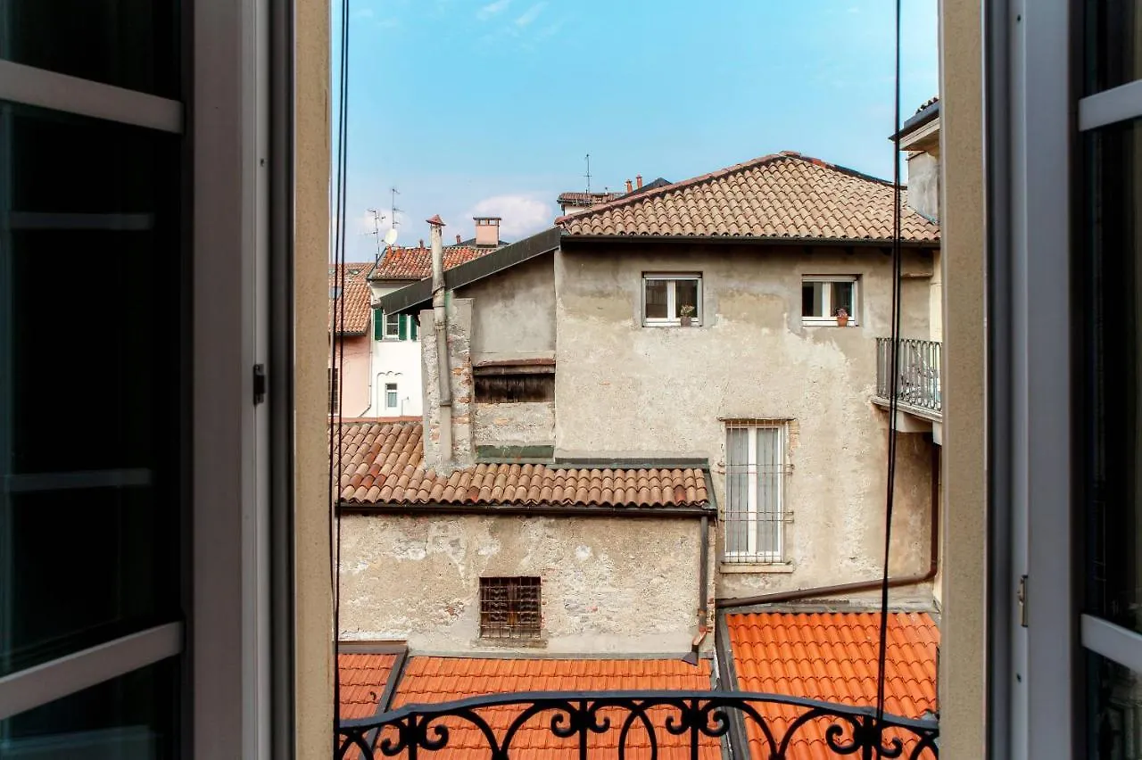 Shades Of Lake - Blue Apartment Como Italy